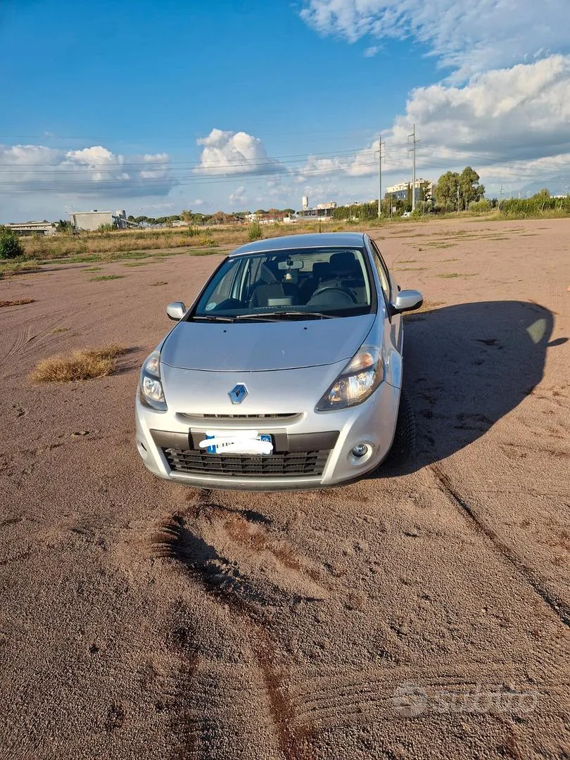 Renault Clio 2010 photo 2