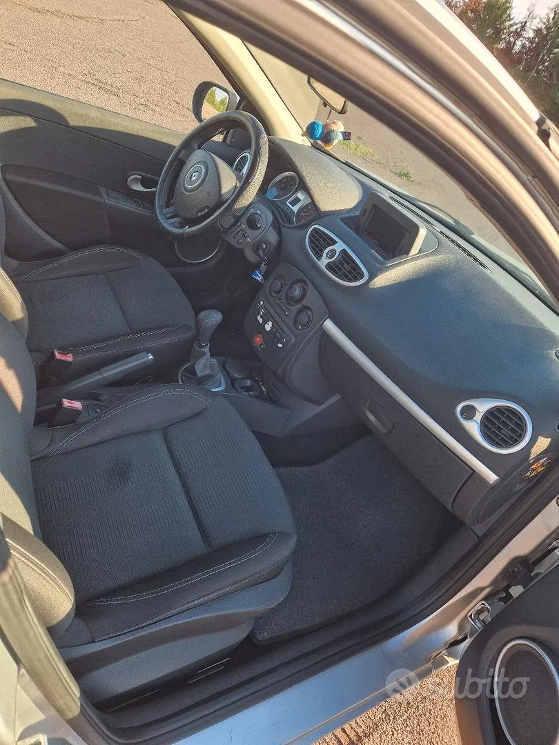 Renault Clio 2010 photo 4
