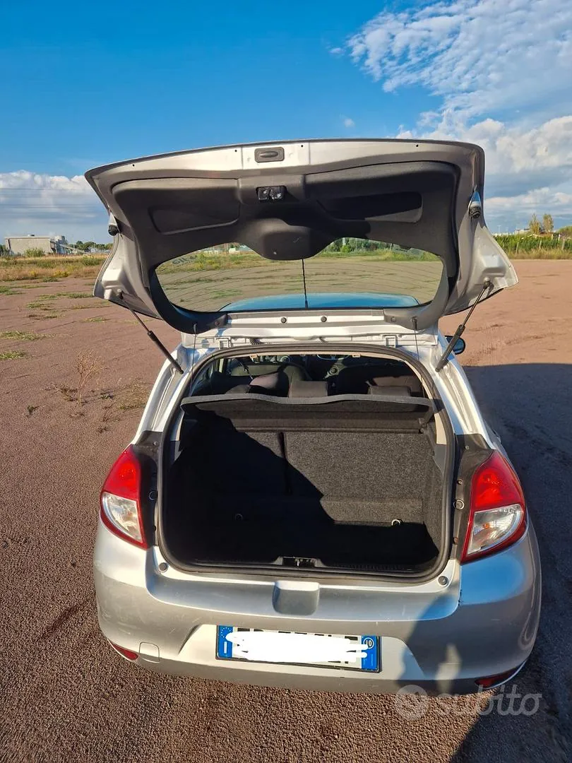 Renault Clio 2010 photo 3