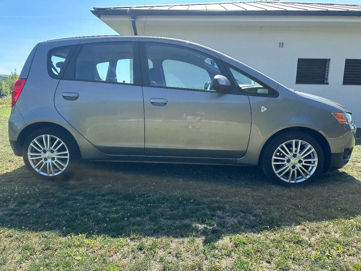 Mitsubishi Colt 2010 photo 5