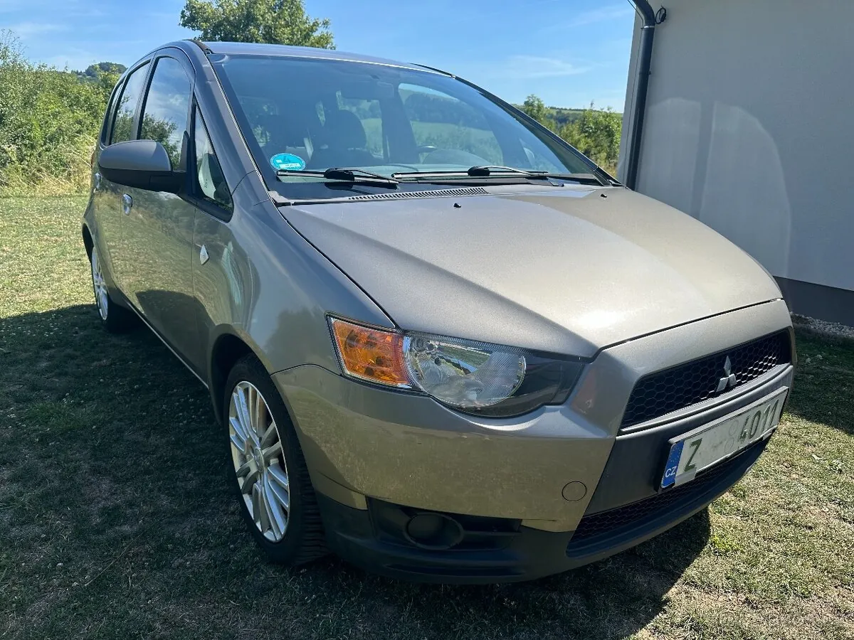 Mitsubishi Colt 2010 photo 2