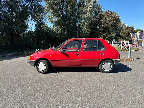 Peugeot 205 1990 photo 2