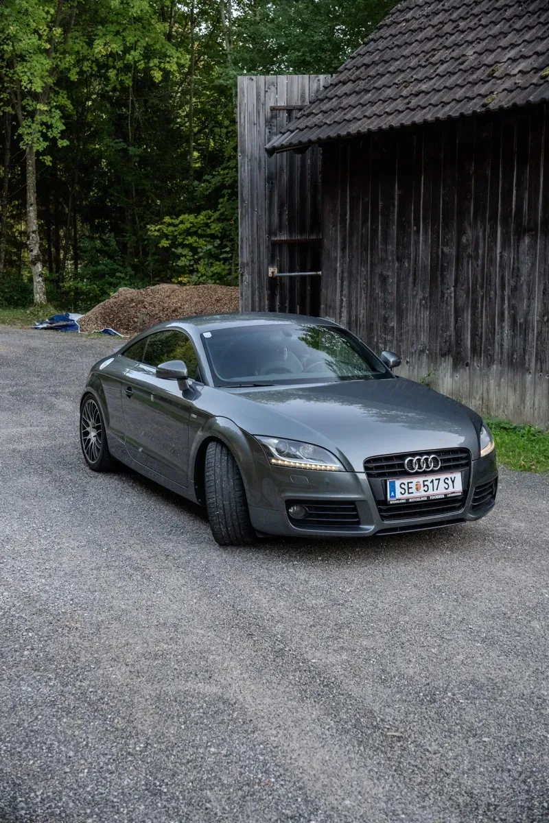 Audi Tt 2011 photo 2