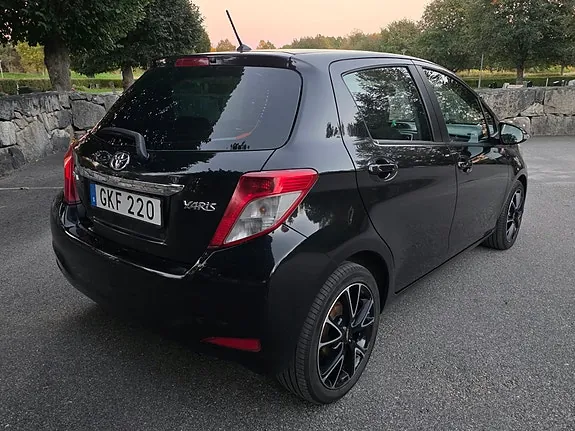 Toyota Yaris 2012 photo 3