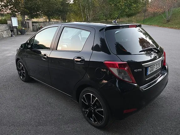 Toyota Yaris 2012 photo 4