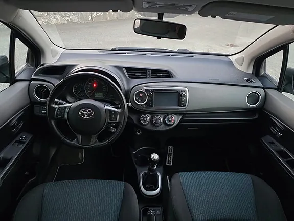 Toyota Yaris 2012 photo 5