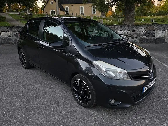 Toyota Yaris 2012 photo 2