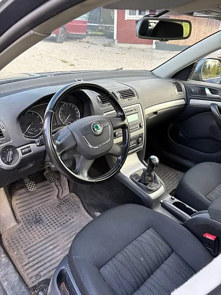 Skoda Octavia 2009 photo 3