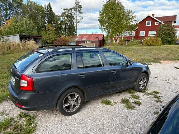 Skoda Octavia 2009 photo 2
