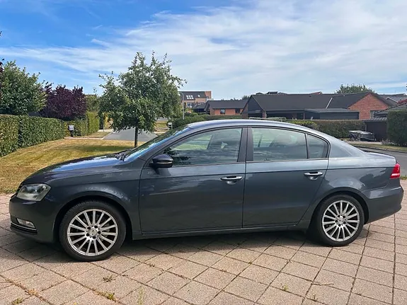 Volkswagen Passat 2011 photo 5