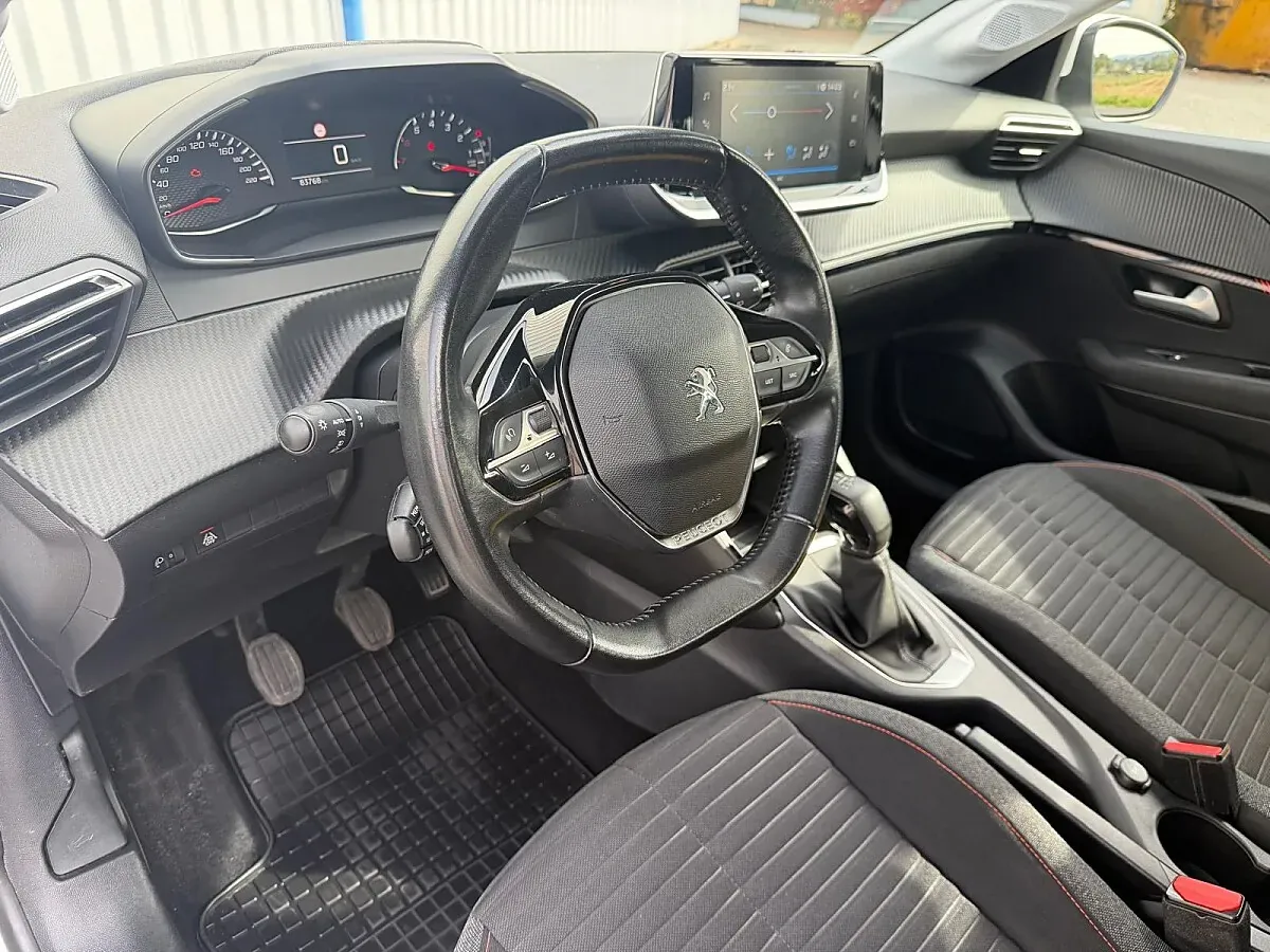 Peugeot 208 2020 photo 3