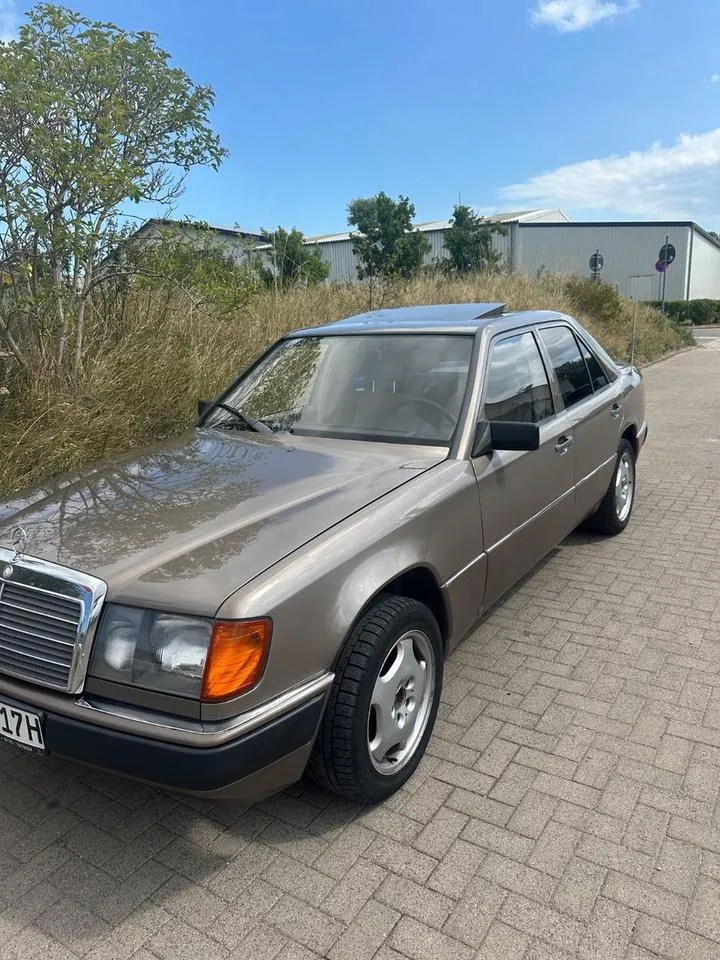 Mercedes-Benz W124