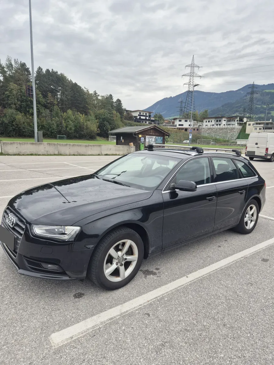 Audi A4 2012 photo 2