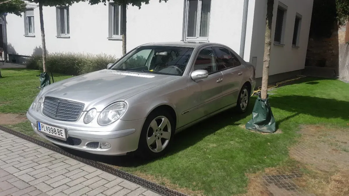 Mercedes-Benz E-Class 2004 photo 3
