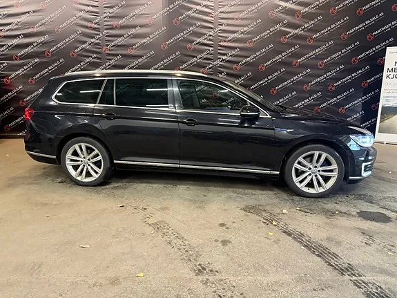 Volkswagen Passat 2018 photo 2