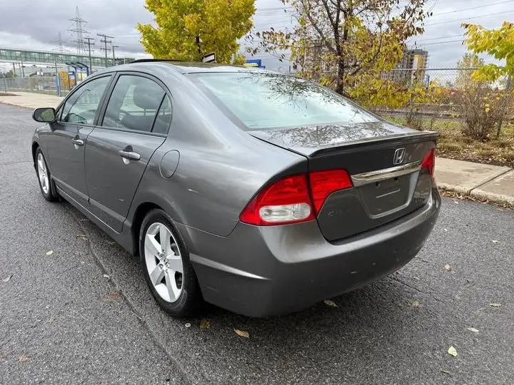 Honda Civic 2011 photo 2
