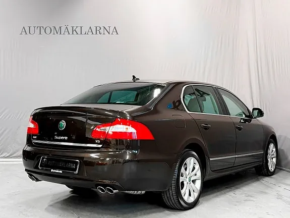 Skoda Superb 2012 photo 4