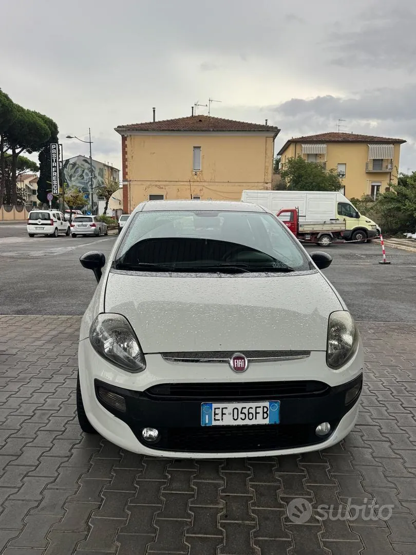 Fiat Punto Evo 2011 photo 2