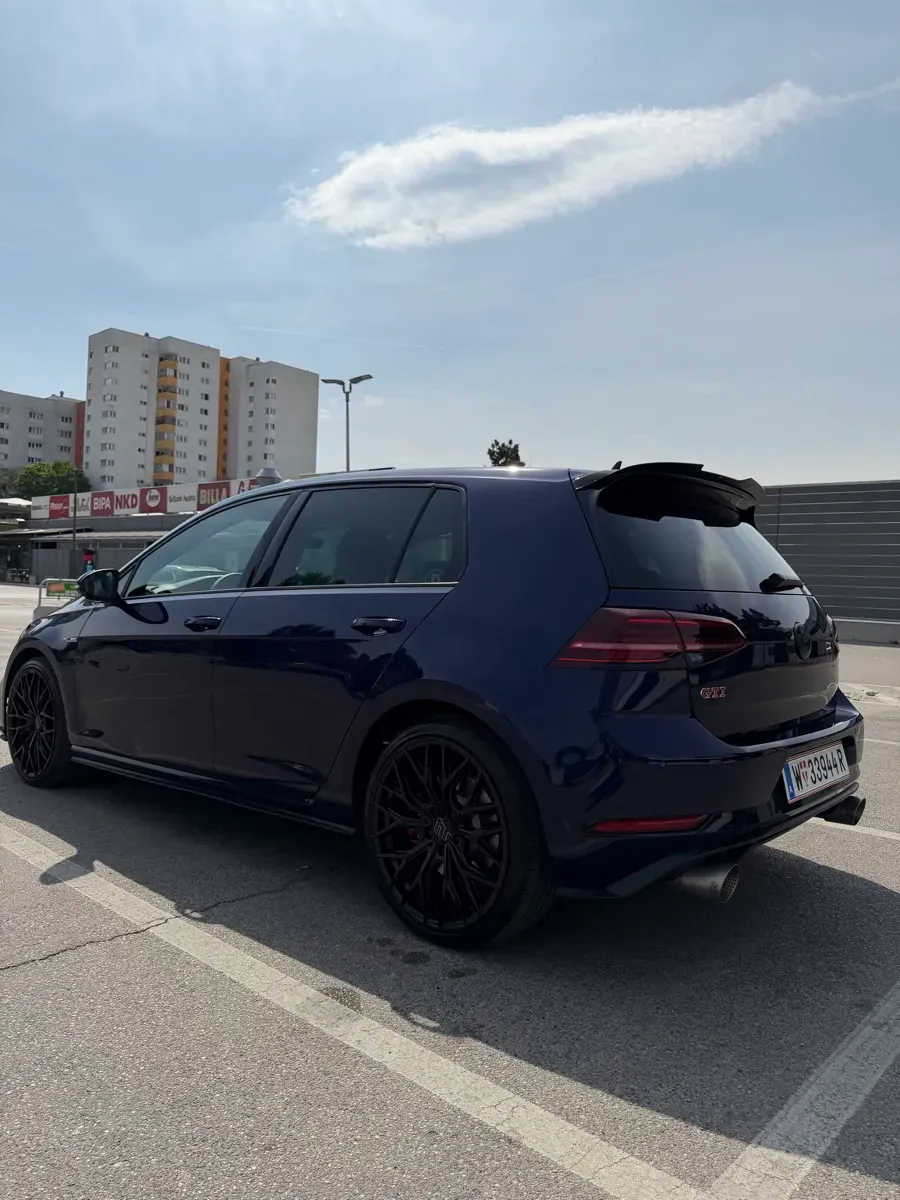 Volkswagen Golf 2019 photo 2