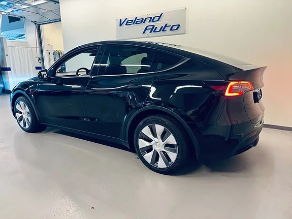 Tesla Model Y 2023 photo 4