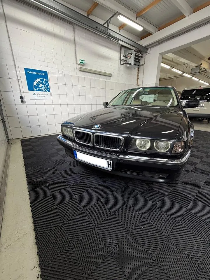 BMW 730I