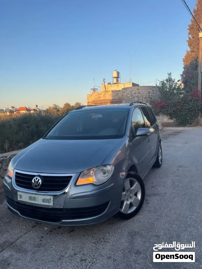 Volkswagen Touran 2009 photo 2