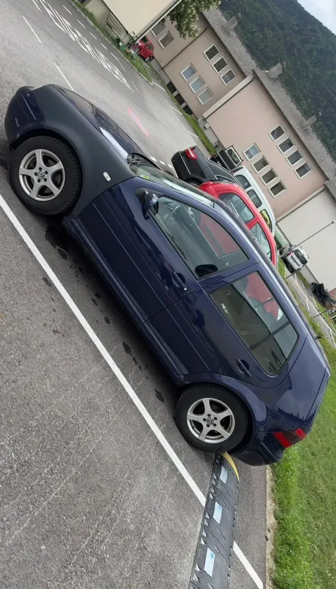 Volkswagen Golf 2003 photo 2