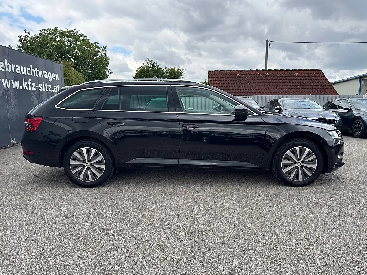 Skoda Superb 2023 photo 2