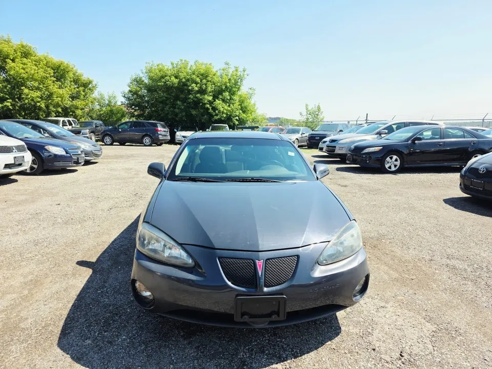 Pontiac Grand Prix 2008 photo 2