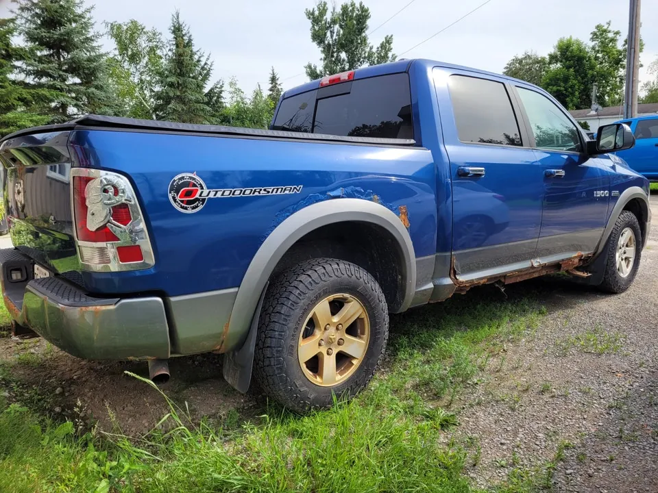 Ram 1500 2011 photo 2