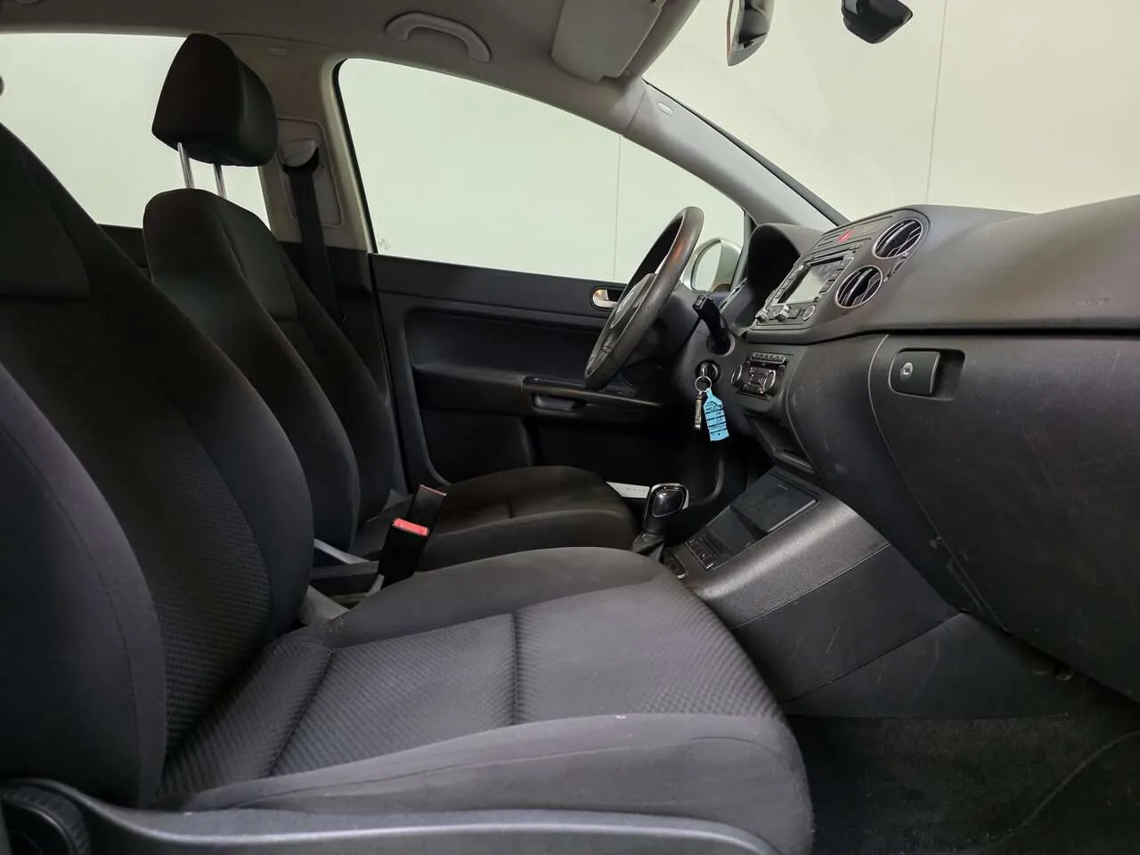 Volkswagen Golf 2011 photo 2