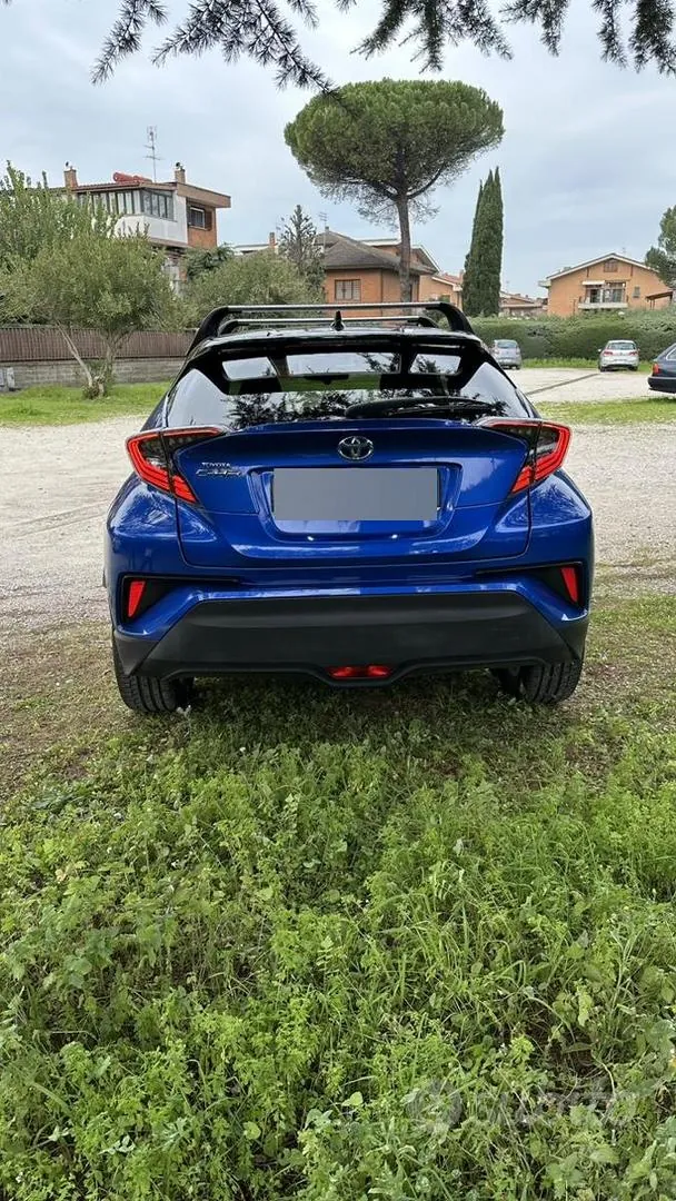 Toyota C-Hr 2018 photo 2