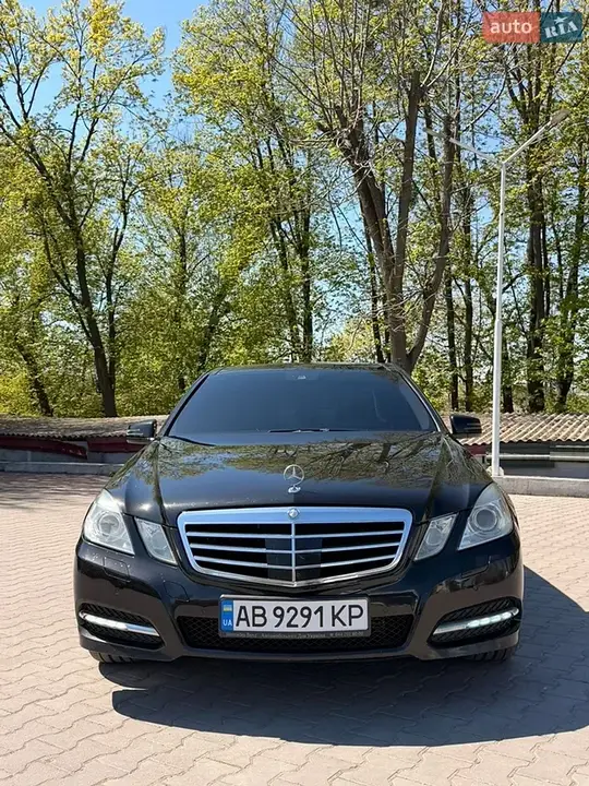 Mercedes-Benz E-Class 2012 photo 2