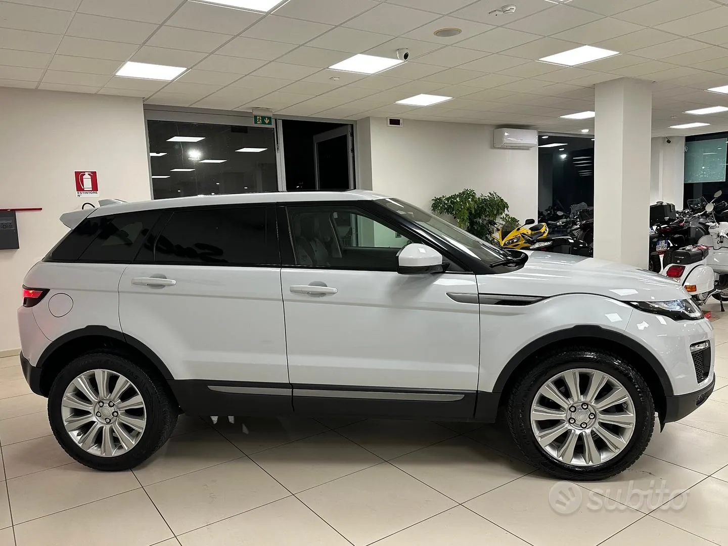 Land Rover Range Rover Evoque 2019 photo 4