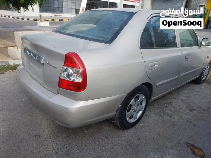 Hyundai Verna 2010 photo 3