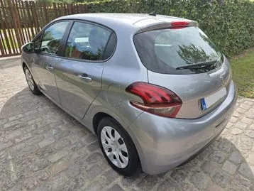 Peugeot 208 2018 photo 3