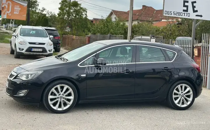 Opel Astra J 2010 photo 3