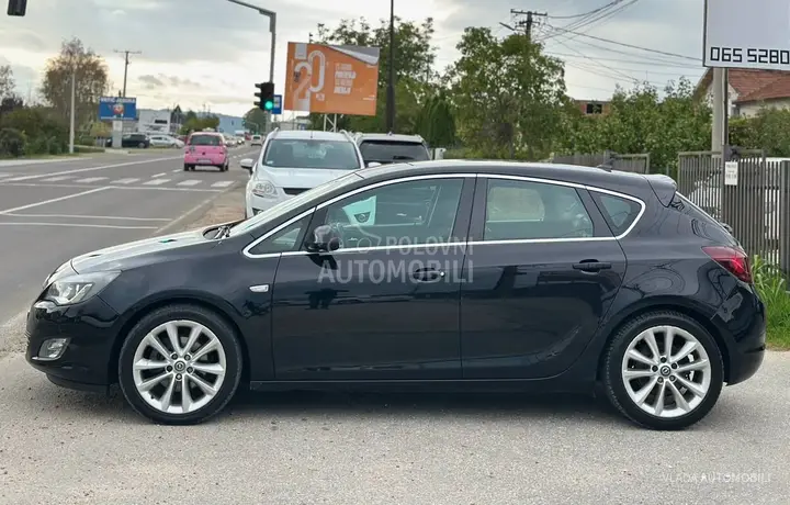 Opel Astra J 2010 photo 5