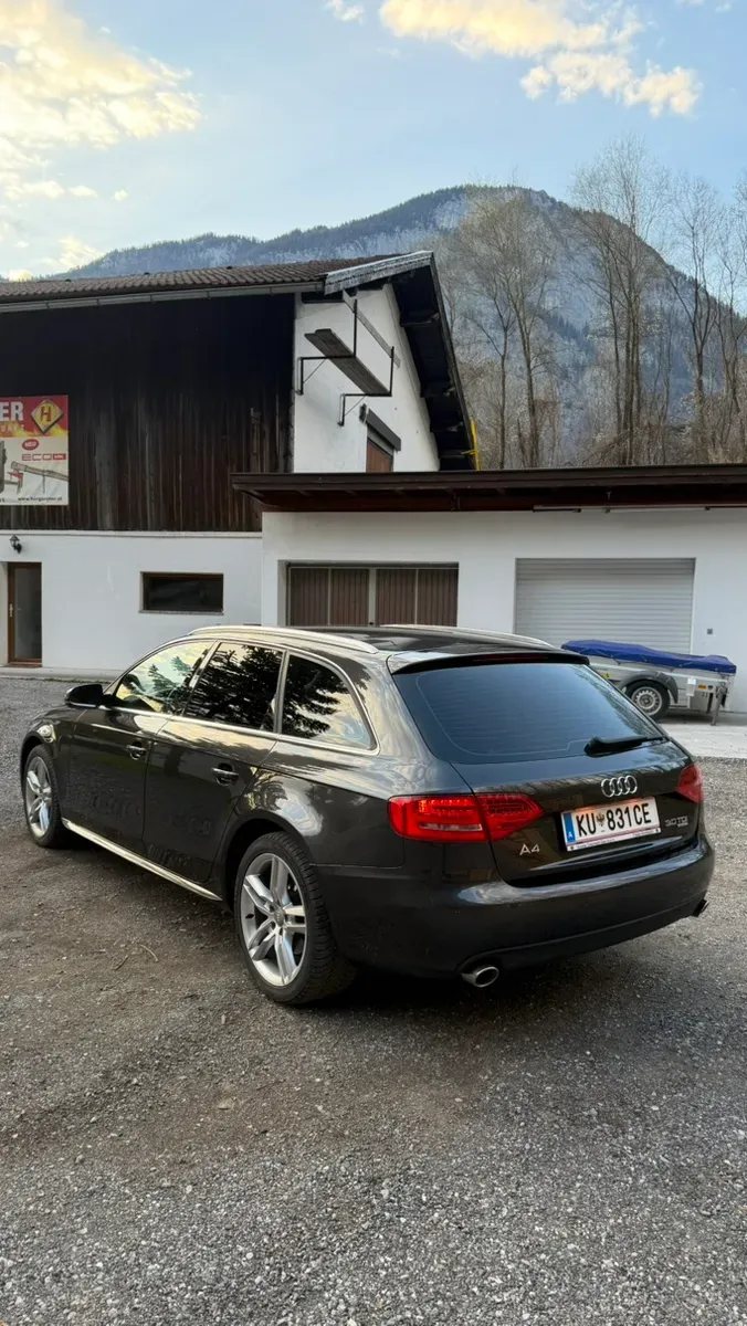 Audi A4 2010 photo 3