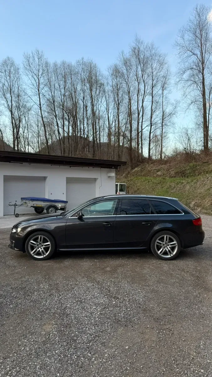Audi A4 2010 photo 2