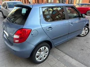 Skoda Fabia 2010 photo 3