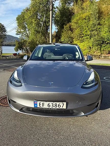 Tesla Model Y 2023 photo 3