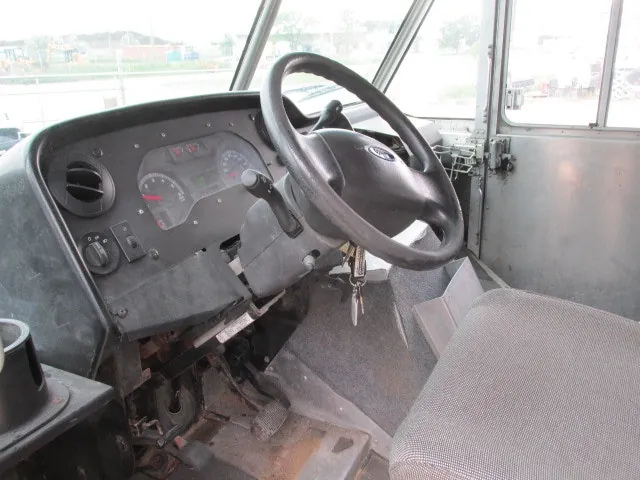 Ford E-350 2014 photo 5