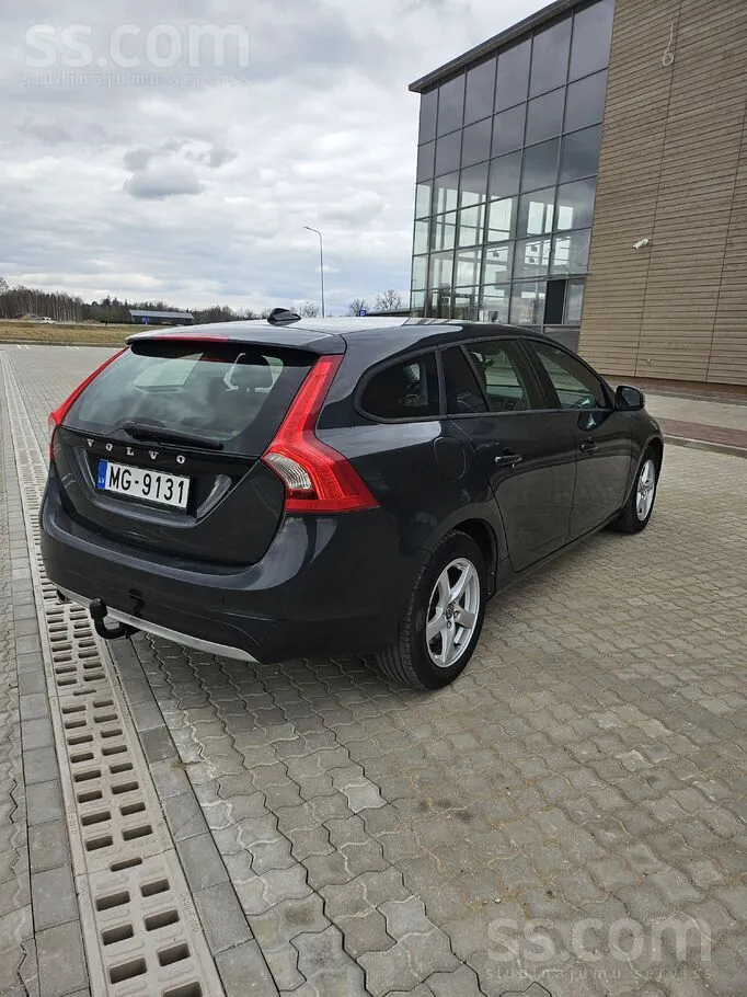 Volvo V60 2014 photo 2