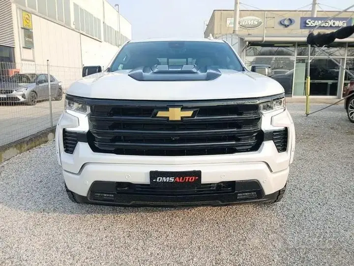 Chevrolet Silverado 2026 photo 3