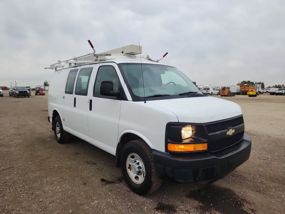 Chevrolet Express 2012 photo 2