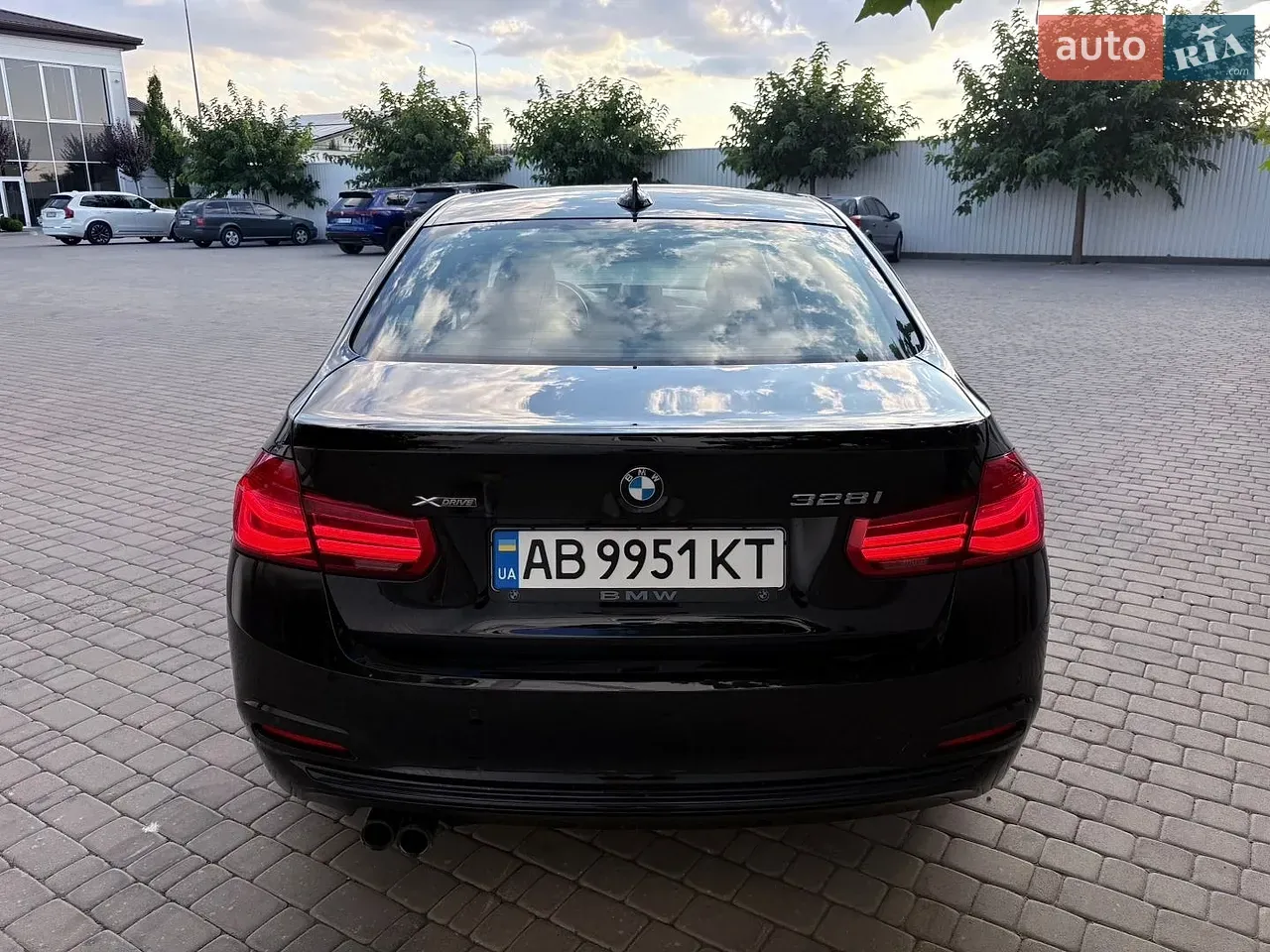 BMW 3 Series 2016 photo 3