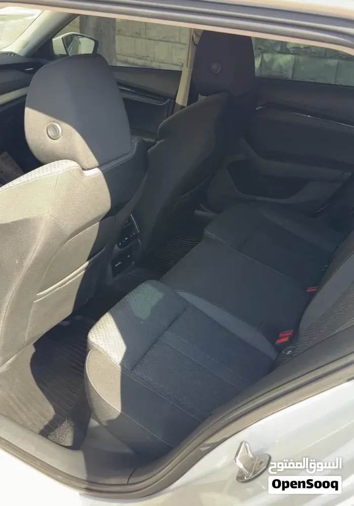 Skoda Octavia 2023 photo 1