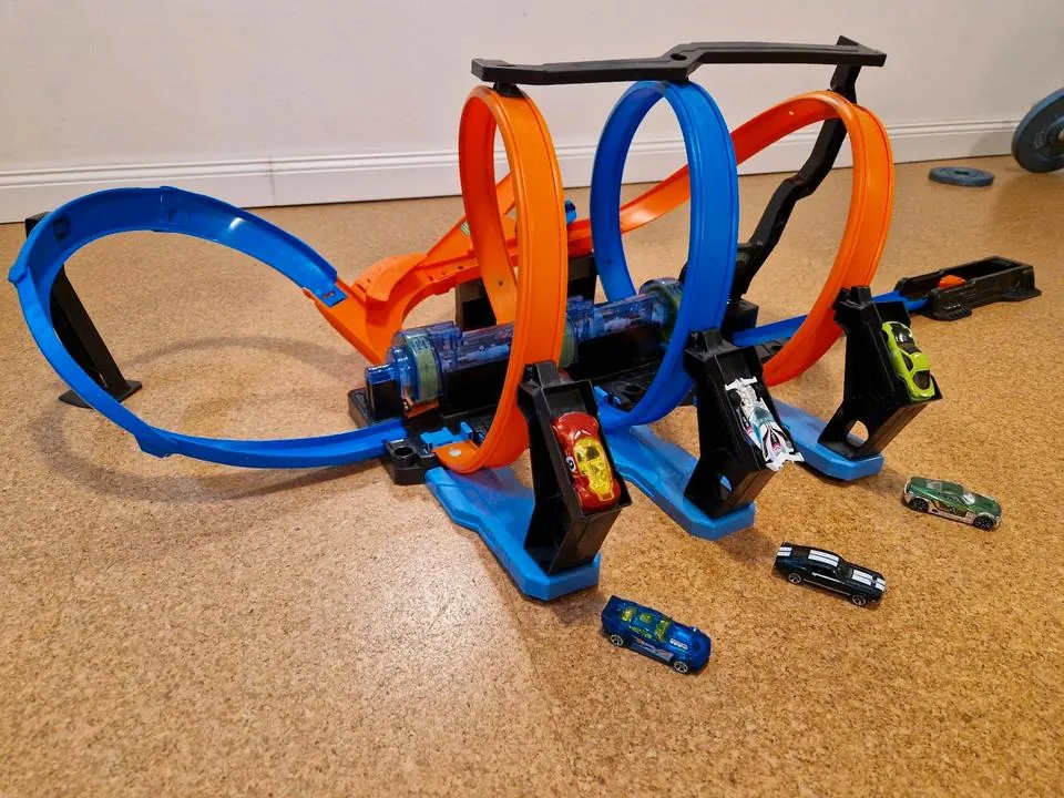 Hot Wheels Looping Bahn