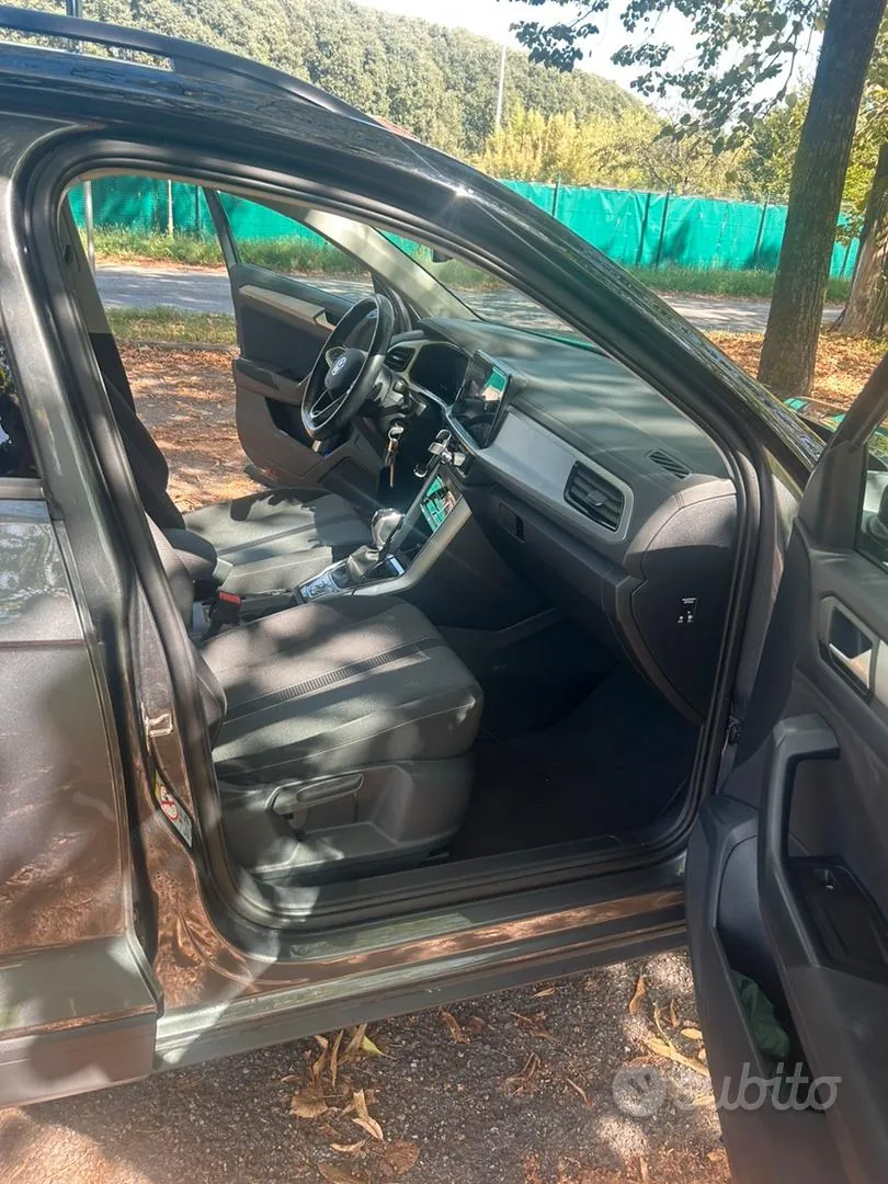 Volkswagen T-Roc 2023 photo 2